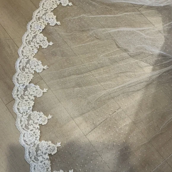 Elegant White Lace Bridal Cathedral Veil - Picture 2 of 5